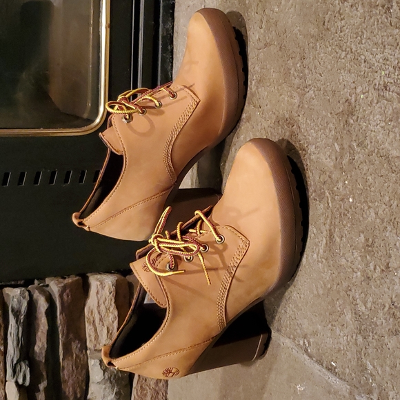 NWOT - Timberland Heeled Boots - Picture 5 of 11